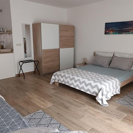 Studio Apartman Dori Pula Buitenkant foto